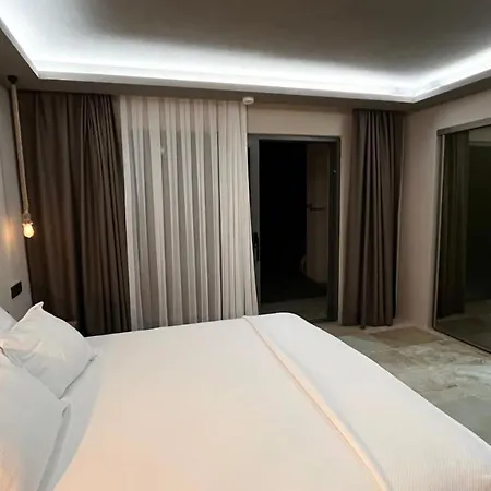 Life Butiq فندق يالِكافاك